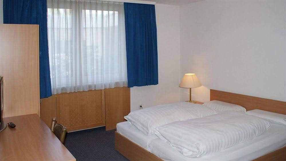 Buergerhaus Hotel Steinbach im Taunus Exterior photo
